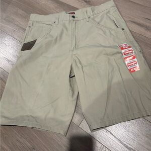 Men’s Wrangler Utility Shorts Size 34